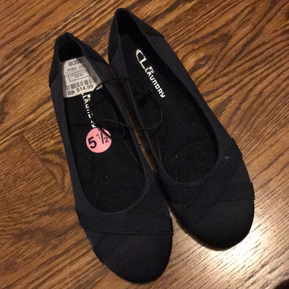 Flat navy shoe